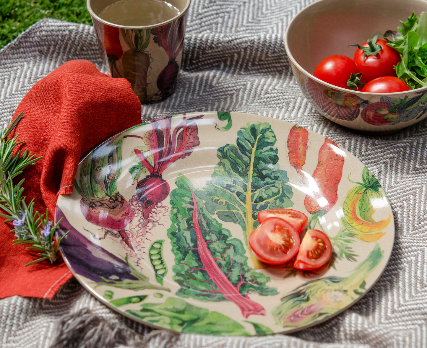 Emma Bridgewater Dig The Garden design Rice Husk Picnic Set lifestyle image - Kitchentins