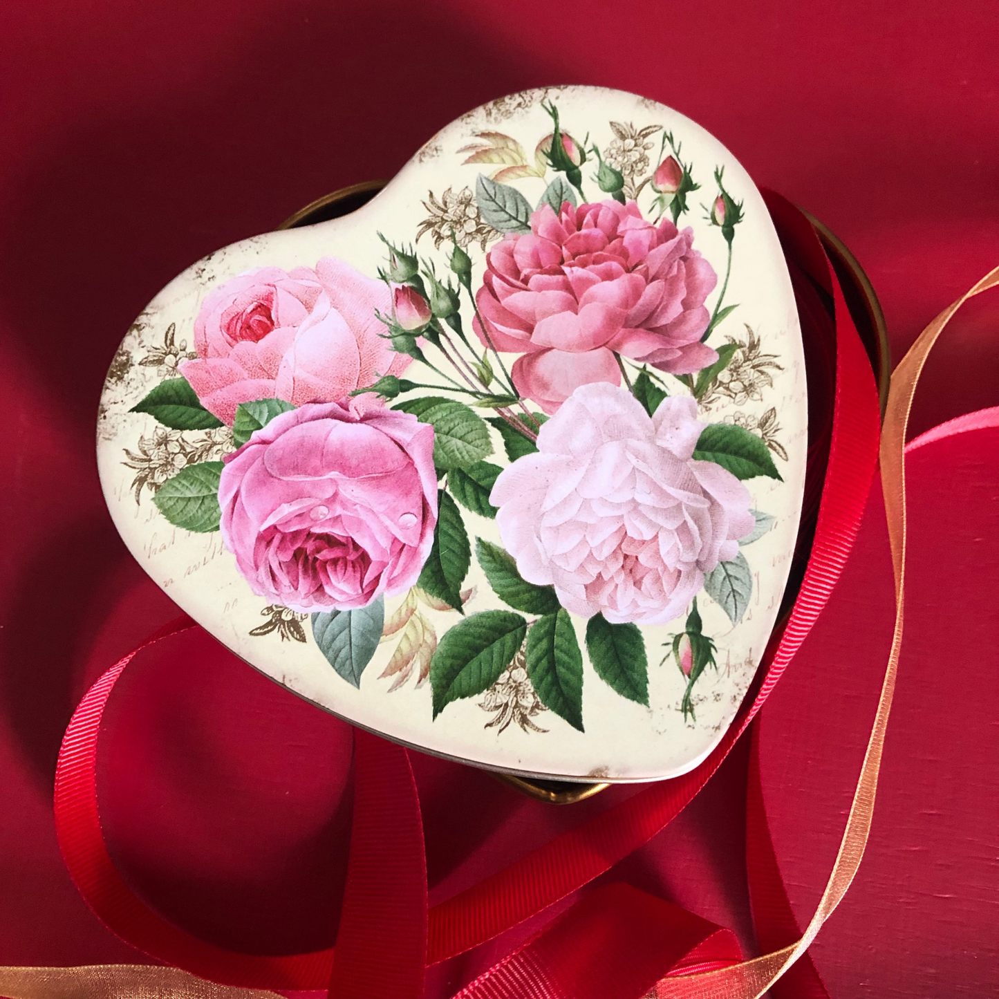 Kitchentins - Nostalgia Roses heart shaped tin