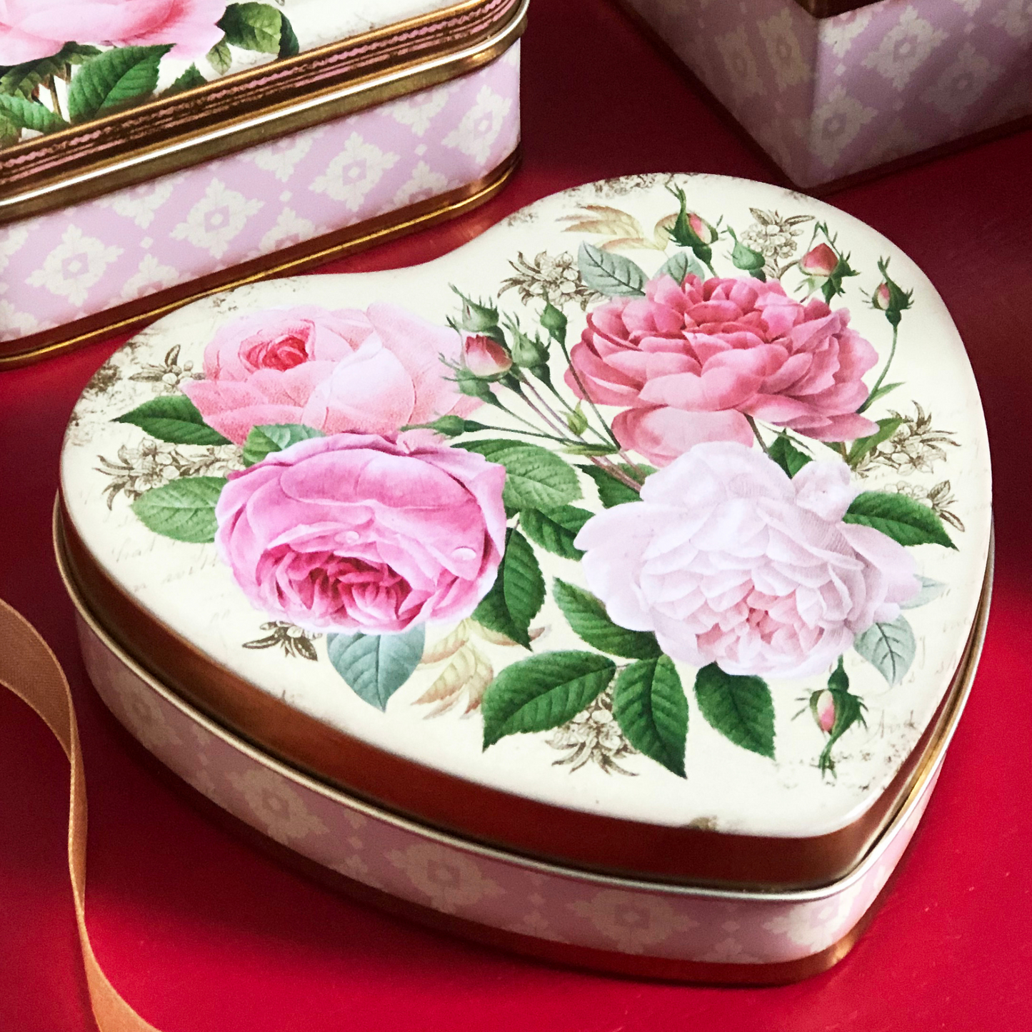 Kitchentins - Nostalgia Roses heart shaped tin