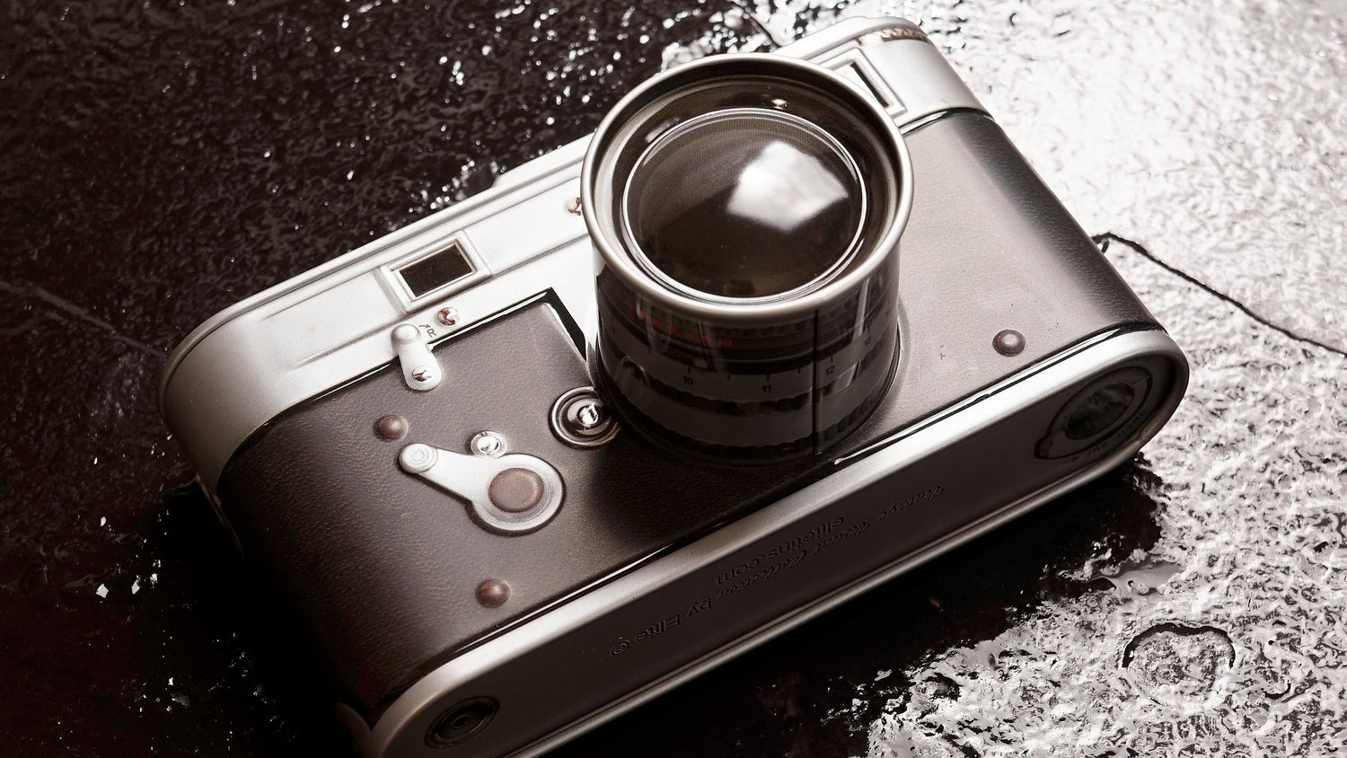 Vintage Camera tin as part of a selection of Gifts under £15 - Kitchentins.com