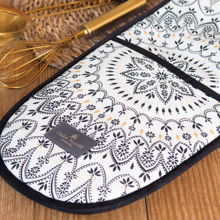 Sara Miller Artisanne Noir Oven Gloves - Kitchentins
