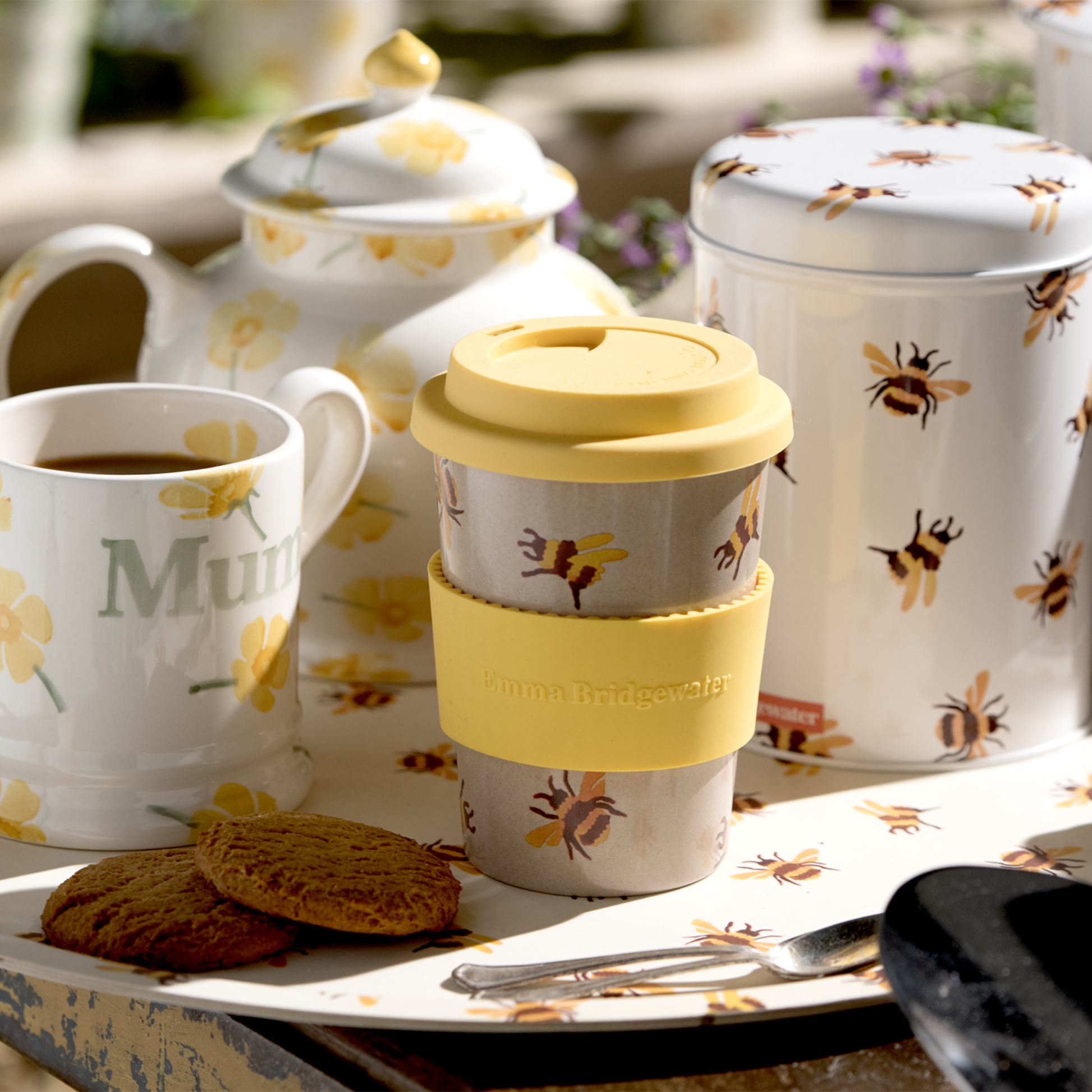 Kitchentins - Emma Bridgewater Bumblebee Rice Husk Travel Cup display