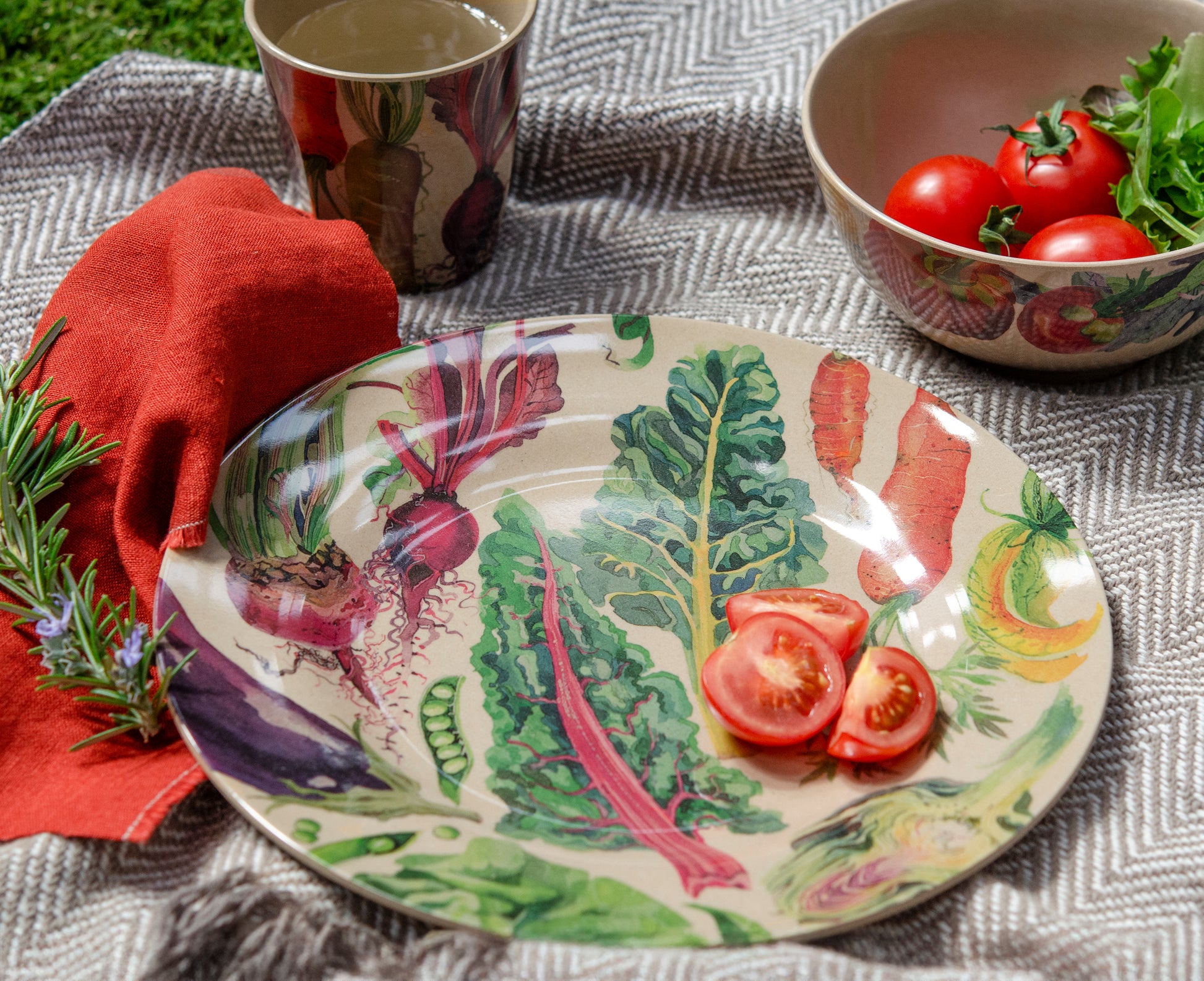 Emma Bridgewater Dig The Garden design Rice Husk Picnic Set lifestyle image - Kitchentins