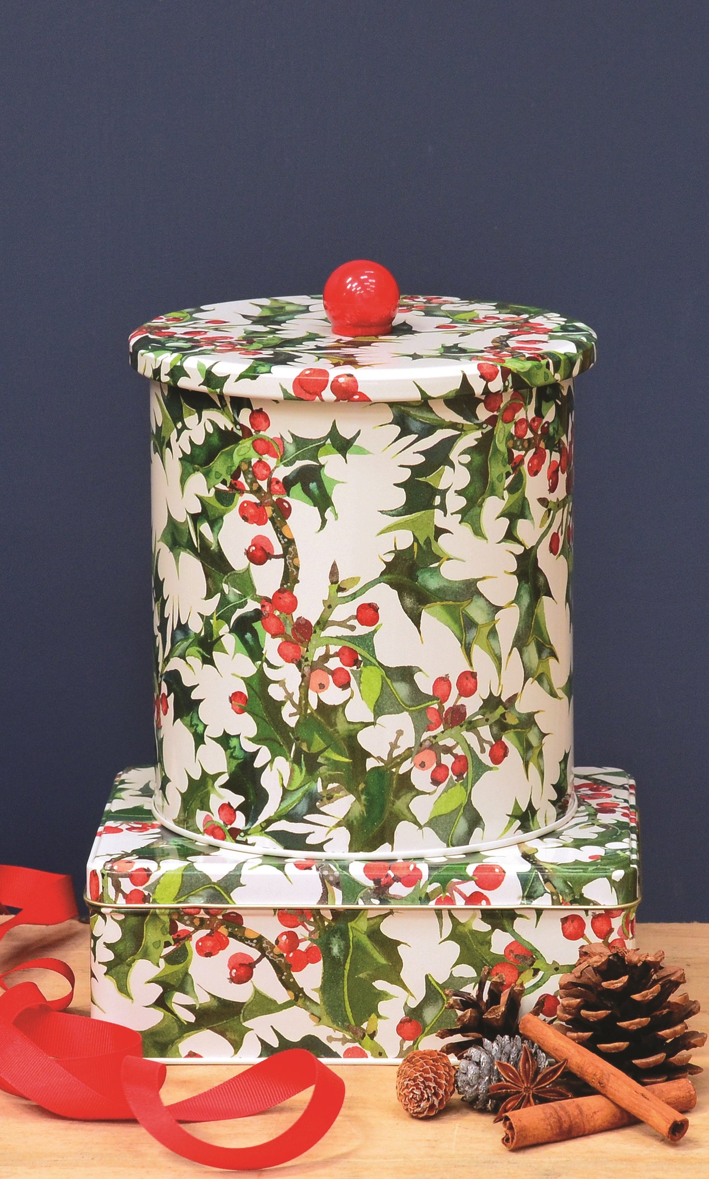 Emma Bridgewater Holly Lifestyle Image - Kitchentins