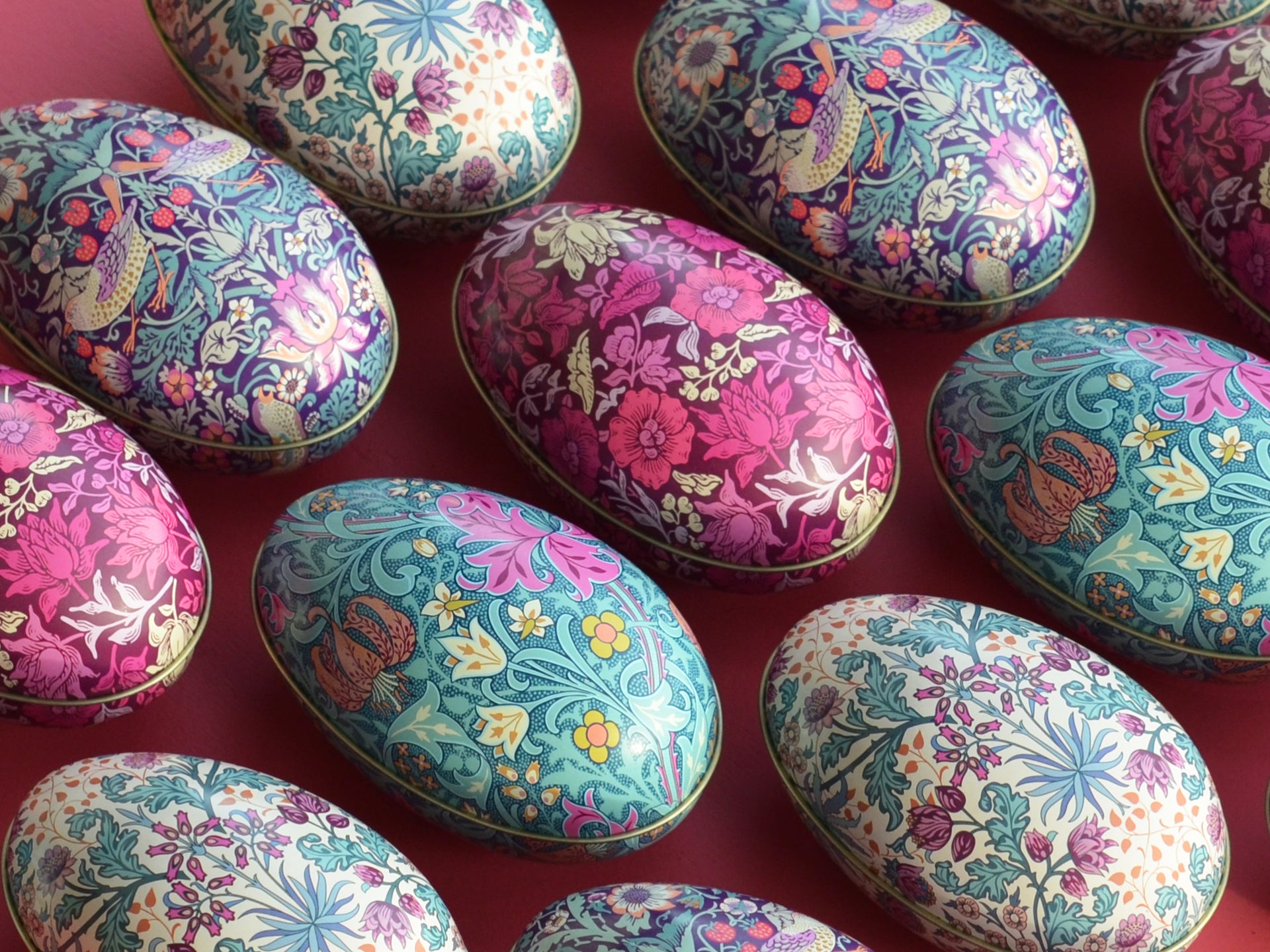 Arts & Crafts design medium egg tins - Kitchentins